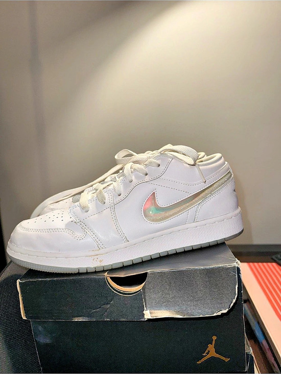 Jordan Shoes - Jordan Air Jordan 1 Low SE GS 'Glitter Swoosh' Sneakers in White